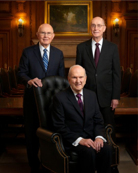 Fotografie vedoucích Církve - Prezidenta a jeho dvou rádců