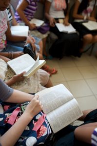 Čtení písem společně v Církvi